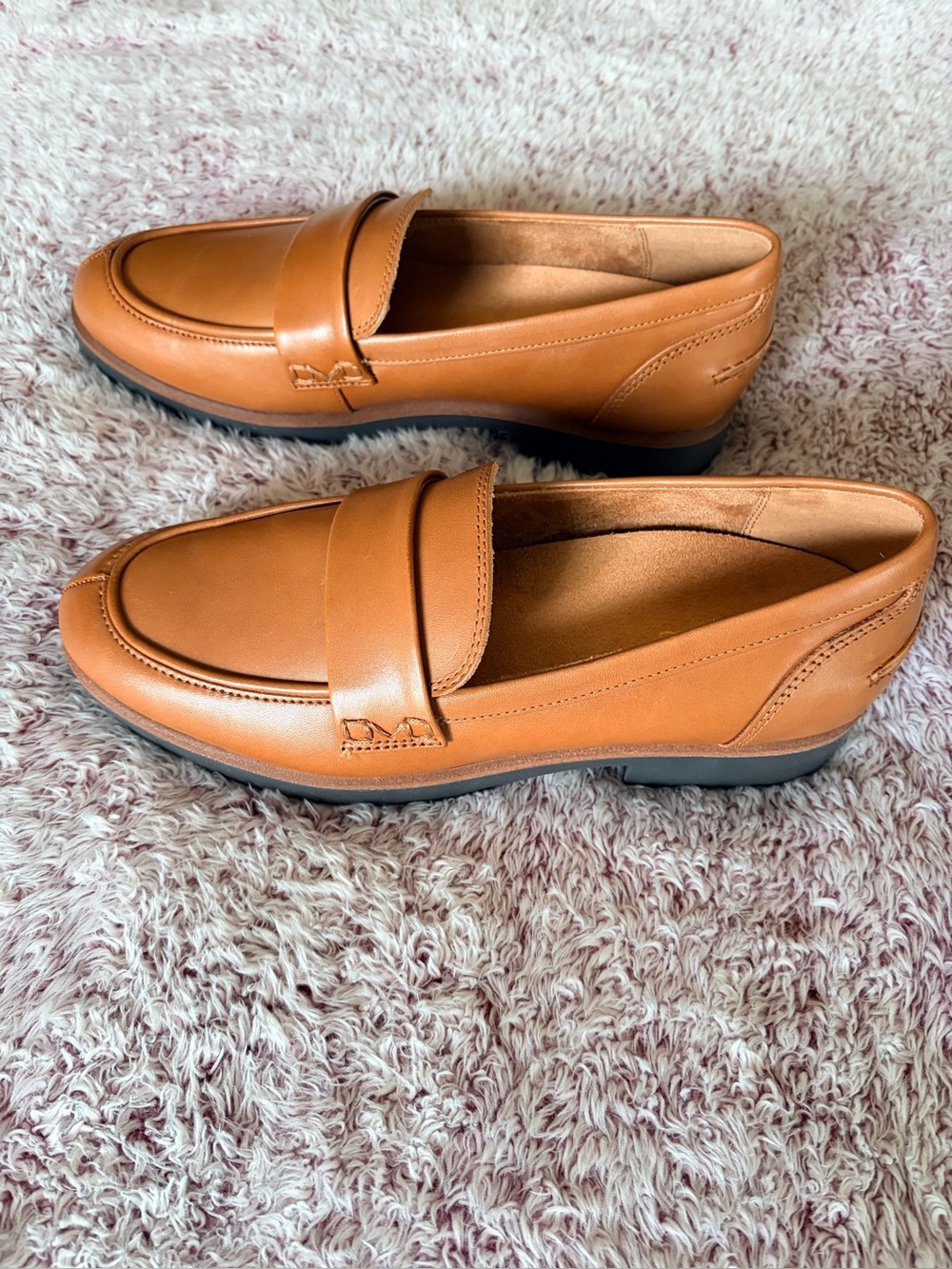 NEW! Vionic Women's “Cleo” Leather Loafers in Tan, 8.5M, NEVER WORN!